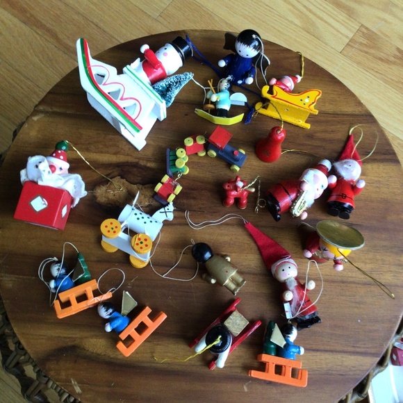 15 plus Wooden Vintage Ornaments - Picture 1 of 4